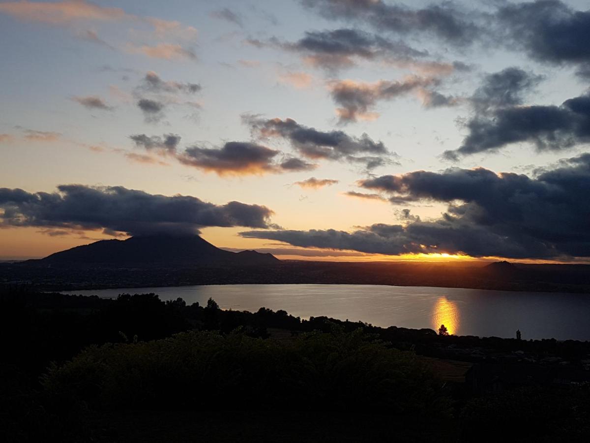 Te Moenga Lodge タウポ エクステリア 写真